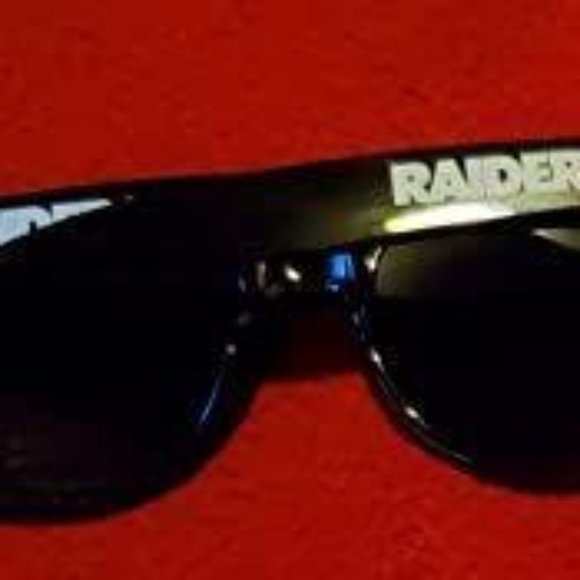 New Raiders Glasses - Picture 3 of 5